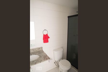 Banheiro de apartamento à venda com 2 quartos, 61m² em Vila Vitório Mazzei, São Paulo