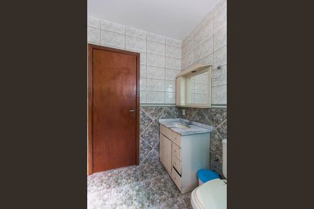 Banheiro de apartamento à venda com 2 quartos, 56m² em Cristal, Porto Alegre