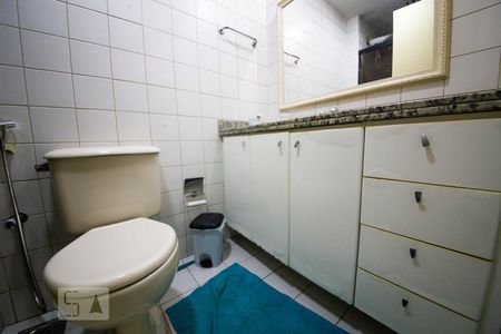 Banheiro social  de apartamento para alugar com 2 quartos, 80m² em Icaraí, Niterói