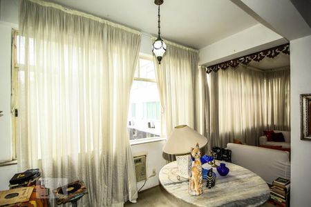 Sala de apartamento à venda com 2 quartos, 150m² em Copacabana, Rio de Janeiro