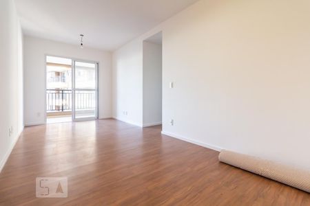 Sala de apartamento à venda com 3 quartos, 76m² em Jardim Tupanci, Barueri