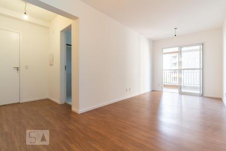Sala de apartamento à venda com 3 quartos, 76m² em Jardim Tupanci, Barueri