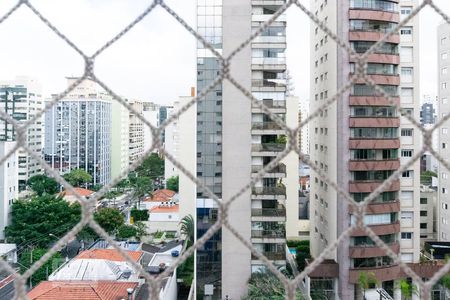 Vista Sala de apartamento à venda com 2 quartos, 82m² em Moema, São Paulo