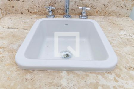 Banheiro de kitnet/studio para alugar com 0 quarto, 32m² em Cidade Monções, São Paulo