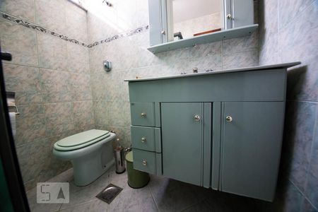 Banheiro social de apartamento à venda com 4 quartos, 135m² em Icaraí, Niterói
