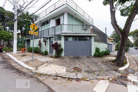 Fachada de casa à venda com 3 quartos, 146m² em Indianópolis, São Paulo