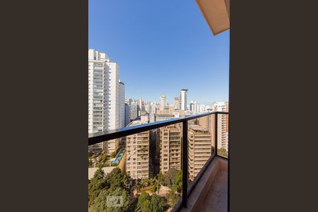 Sacada sala de estar de apartamento à venda com 3 quartos, 120m² em Jardim Paulista, São Paulo
