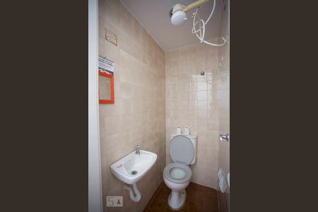 banheiro de serviço de apartamento à venda com 1 quarto, 120m² em Icaraí, Niterói