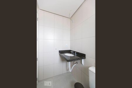 Banheiro suíte de apartamento à venda com 2 quartos, 70m² em Partenon, Porto Alegre