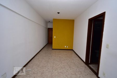 Sala  de apartamento para alugar com 3 quartos, 75m² em Centro, Niterói