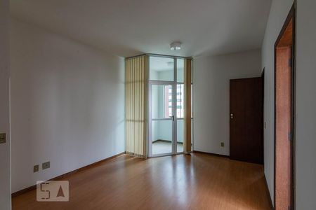 Sala  de apartamento para alugar com 2 quartos, 66m² em Serra , Belo Horizonte