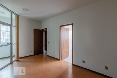 Sala  de apartamento para alugar com 2 quartos, 66m² em Serra , Belo Horizonte