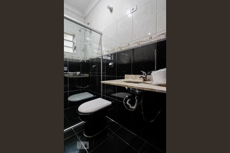 Banheiro de casa para alugar com 3 quartos, 130m² em Km 18, Osasco