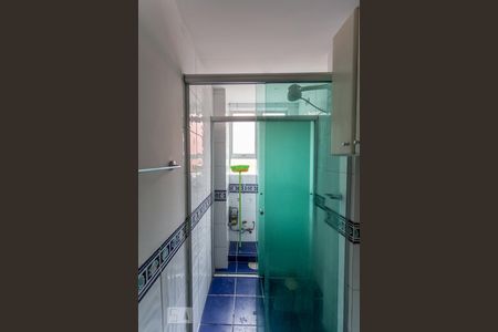 Banheiro de apartamento à venda com 1 quarto, 50m² em Azenha, Porto Alegre