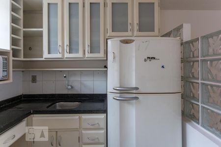 Cozinha de apartamento para alugar com 1 quarto, 50m² em Azenha, Porto Alegre