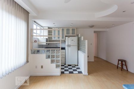 Sala e cozinha de apartamento à venda com 1 quarto, 50m² em Azenha, Porto Alegre