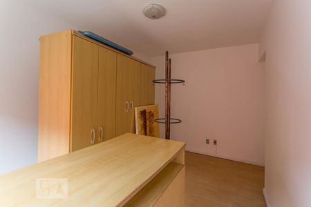 Quarto de apartamento para alugar com 1 quarto, 50m² em Azenha, Porto Alegre