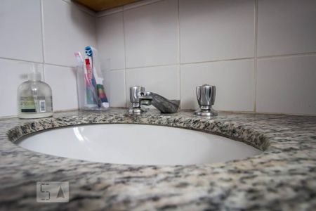 Banheiro suíte detalhe de apartamento para alugar com 1 quarto, 40m² em Pinheiros, São Paulo