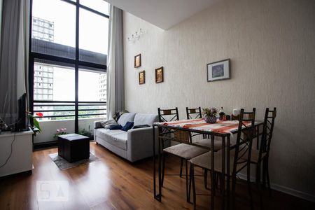 Sala de estar de apartamento para alugar com 1 quarto, 40m² em Pinheiros, São Paulo