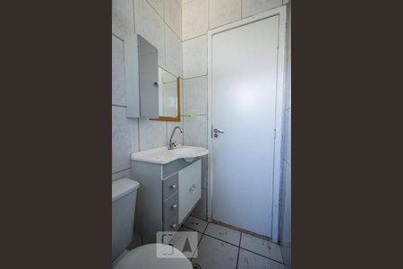 Banheiro Social de apartamento para alugar com 2 quartos, 55m² em Heliópolis, Belo Horizonte