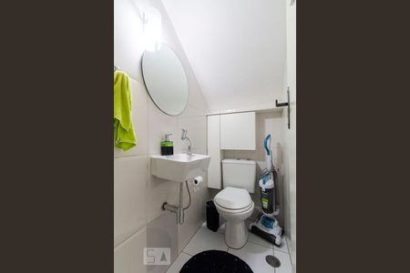 Lavabo de casa para alugar com 3 quartos, 90m² em Parque Imperial, São Paulo