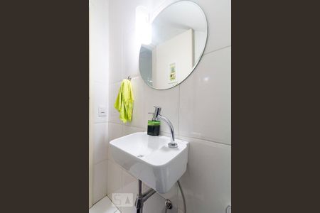 Lavabo de casa para alugar com 3 quartos, 90m² em Parque Imperial, São Paulo