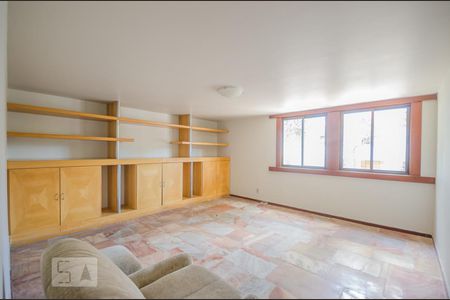 Sala de TV de casa para alugar com 4 quartos, 440m² em Belvedere, Belo Horizonte