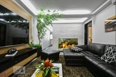 Sala de casa à venda com 3 quartos, 280m² em Jardim Aeroporto, São Paulo
