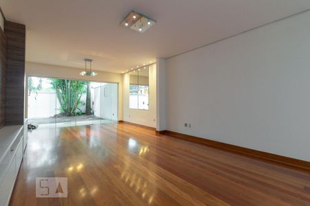 Sala de casa de condomínio à venda com 3 quartos, 250m² em Chácara Monte Alegre, São Paulo