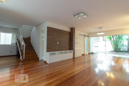 Sala de casa de condomínio à venda com 3 quartos, 250m² em Chácara Monte Alegre, São Paulo