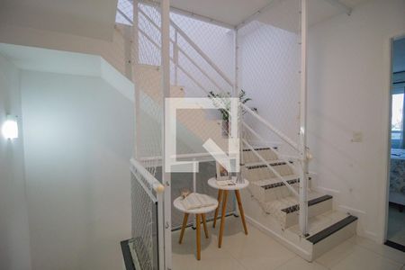 Casa à venda com 240m², 3 quartos e 3 vagas Casa à venda com 240m², 3 quartos e 3 vagasHall da escada 2º andar