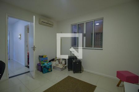 Casa à venda com 240m², 3 quartos e 3 vagas Casa à venda com 240m², 3 quartos e 3 vagasQuarto 2