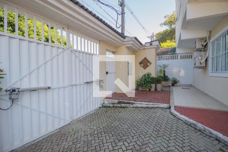 Casa à venda com 240m², 3 quartos e 3 vagas Casa à venda com 240m², 3 quartos e 3 vagasÁrea comum