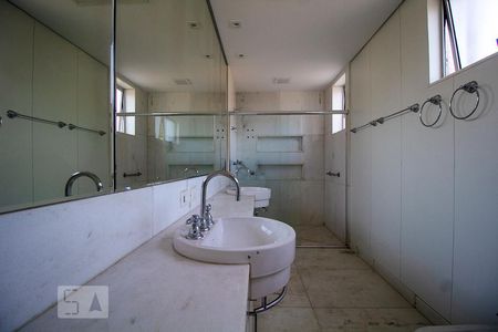 Banheiro da Suíte 1 de apartamento à venda com 4 quartos, 420m² em Cidade Jardim, Belo Horizonte