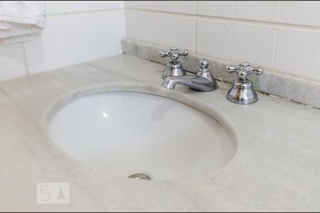 Banheiro de apartamento para alugar com 2 quartos, 47m² em Centro, Osasco