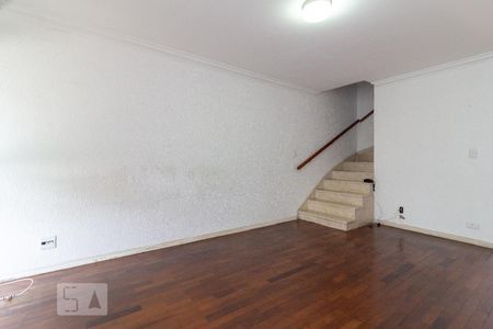 Sala de casa de condomínio para alugar com 2 quartos, 90m² em Jardim das Acácias, São Paulo