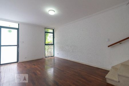 Sala de casa de condomínio para alugar com 2 quartos, 90m² em Jardim das Acácias, São Paulo