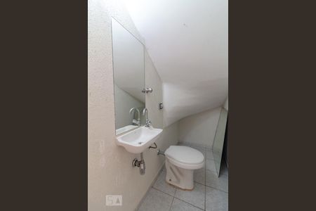 Lavabo de casa de condomínio para alugar com 2 quartos, 90m² em Jardim das Acácias, São Paulo