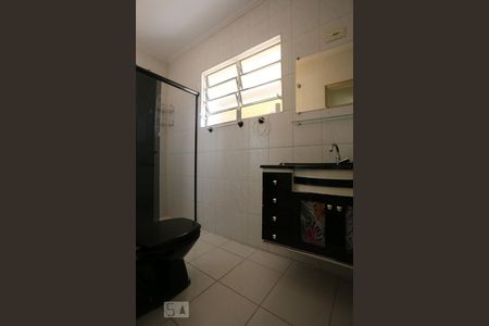 Banheiro de casa à venda com 2 quartos, 80m² em Santo Antônio, Osasco