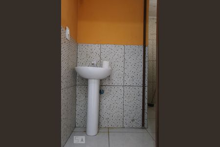 Banheiro de casa à venda com 2 quartos, 80m² em Santo Antônio, Osasco