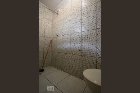 Banheiro de casa à venda com 2 quartos, 80m² em Santo Antônio, Osasco