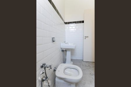 Banheiro de kitnet/studio para alugar com 1 quarto, 135m² em Cidade Nova, Rio de Janeiro