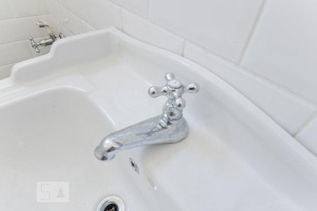 Lavabo torneira de kitnet/studio para alugar com 1 quarto, 135m² em Cidade Nova, Rio de Janeiro