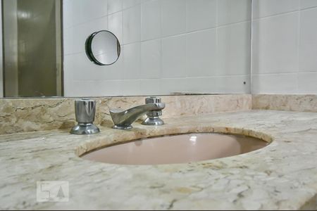 Apartamento à venda com 168m², 4 quartos e 3 vagas Apartamento à venda com 168m², 4 quartos e 3 vagasBanheiro da Suíte 1