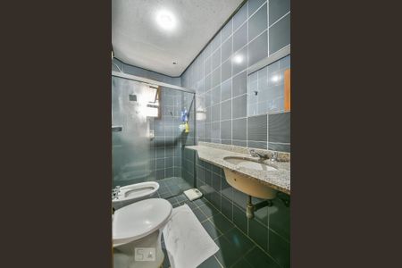 Apartamento à venda com 168m², 4 quartos e 3 vagas Apartamento à venda com 168m², 4 quartos e 3 vagasBanheiro social