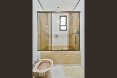 Apartamento à venda com 168m², 4 quartos e 3 vagas Apartamento à venda com 168m², 4 quartos e 3 vagasBanheiro da Suíte 1