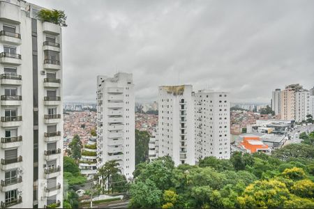 Apartamento à venda com 168m², 4 quartos e 3 vagas Apartamento à venda com 168m², 4 quartos e 3 vagasVista da Suíte 2