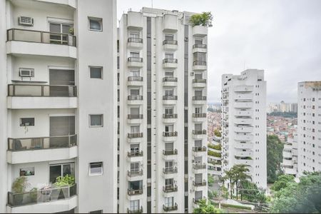 Apartamento à venda com 168m², 4 quartos e 3 vagas Apartamento à venda com 168m², 4 quartos e 3 vagasVista da Suíte 1