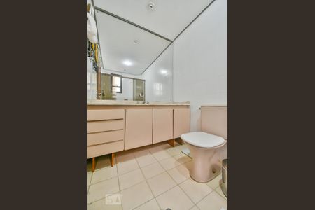 Apartamento à venda com 168m², 4 quartos e 3 vagas Apartamento à venda com 168m², 4 quartos e 3 vagasBanheiro da Suíte 1