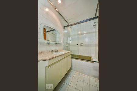 Apartamento à venda com 168m², 4 quartos e 3 vagas Apartamento à venda com 168m², 4 quartos e 3 vagasBanheiro da Suíte 2